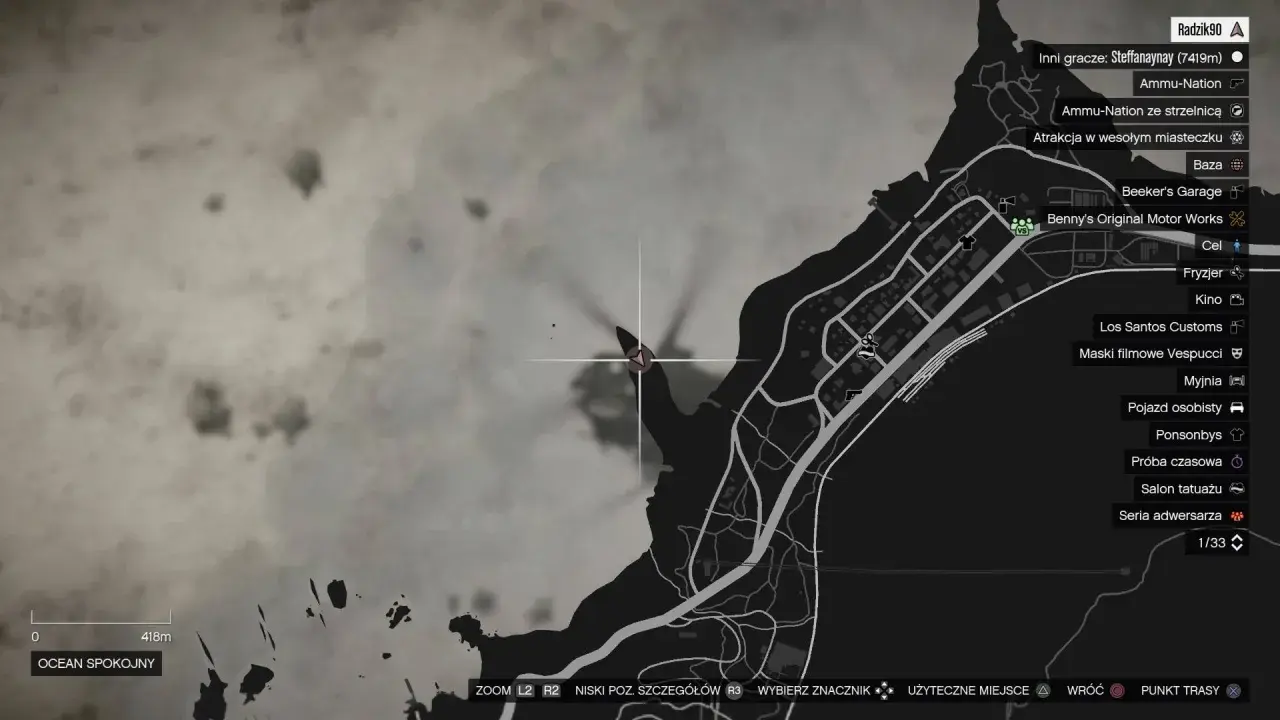 Mapa GTA 5 z zaznaczonym celem misji. Widać helikopter i listę dostępnych aktywności, np. Ammu-Nation.