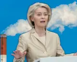 Ursula von der Leyen przemawia na tle komina fabrycznego z dymem, symbolizując walkę z emisjami i realizację celów ETS3.