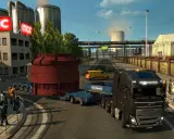 Ciężarówka z naczepą realizuje specjalny transport ets2, przewożąc ogromny czerwony element przemysłowy.