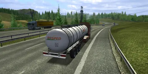 Ciężarówka z cysterną "POSPED" na drodze w grze Euro Truck Simulator 1.