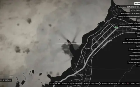 Mapa GTA 5 z zaznaczonym celem misji. Widać helikopter i listę dostępnych aktywności, np. Ammu-Nation.