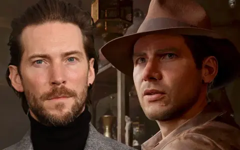 Troy Baker obok postaci w kapeluszu, przypominającej Indianę Jonesa.