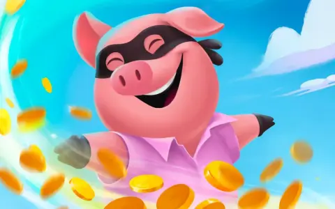Uśmiechnięta świnka w masce złodziejaszka, otoczona spadającymi monetami. Prawdziwy mistrz spiny coin masters!