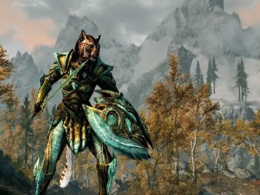Khajiit w zbroi z mieczem i tarczą, gotowy do walki w górach Skyrim. Może użyć skyrim kody, by zdobyć lepszy ekwipunek.
