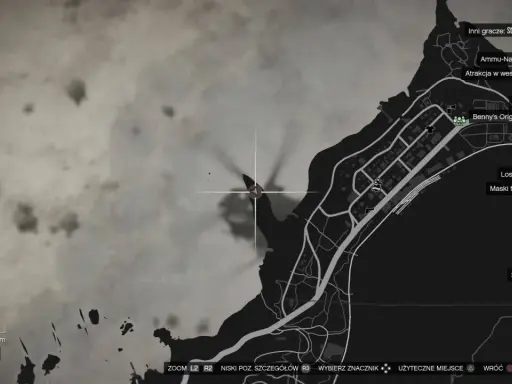 Mapa GTA 5 z zaznaczonym celem misji. Widać helikopter i listę dostępnych aktywności, np. Ammu-Nation.