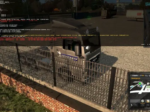 Komendy ETS2: błąd ładowania pliku trailera, brakujące dane, ale gra działa. Widok na ciężarówkę MAN i mapę z Krakowem.