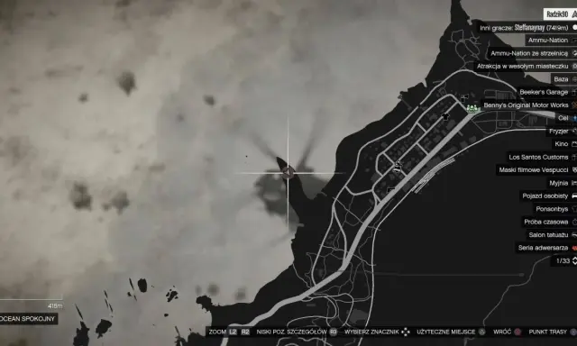 Mapa GTA 5 z zaznaczonym celem misji. Widać helikopter i listę dostępnych aktywności, np. Ammu-Nation.