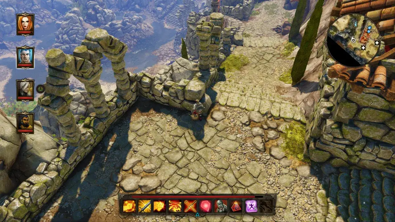 Postacie z Divinity Original Sin poradnik stoją przy zniszczonym kamiennym łuku. Widok z g&oacute;ry na teren gry.